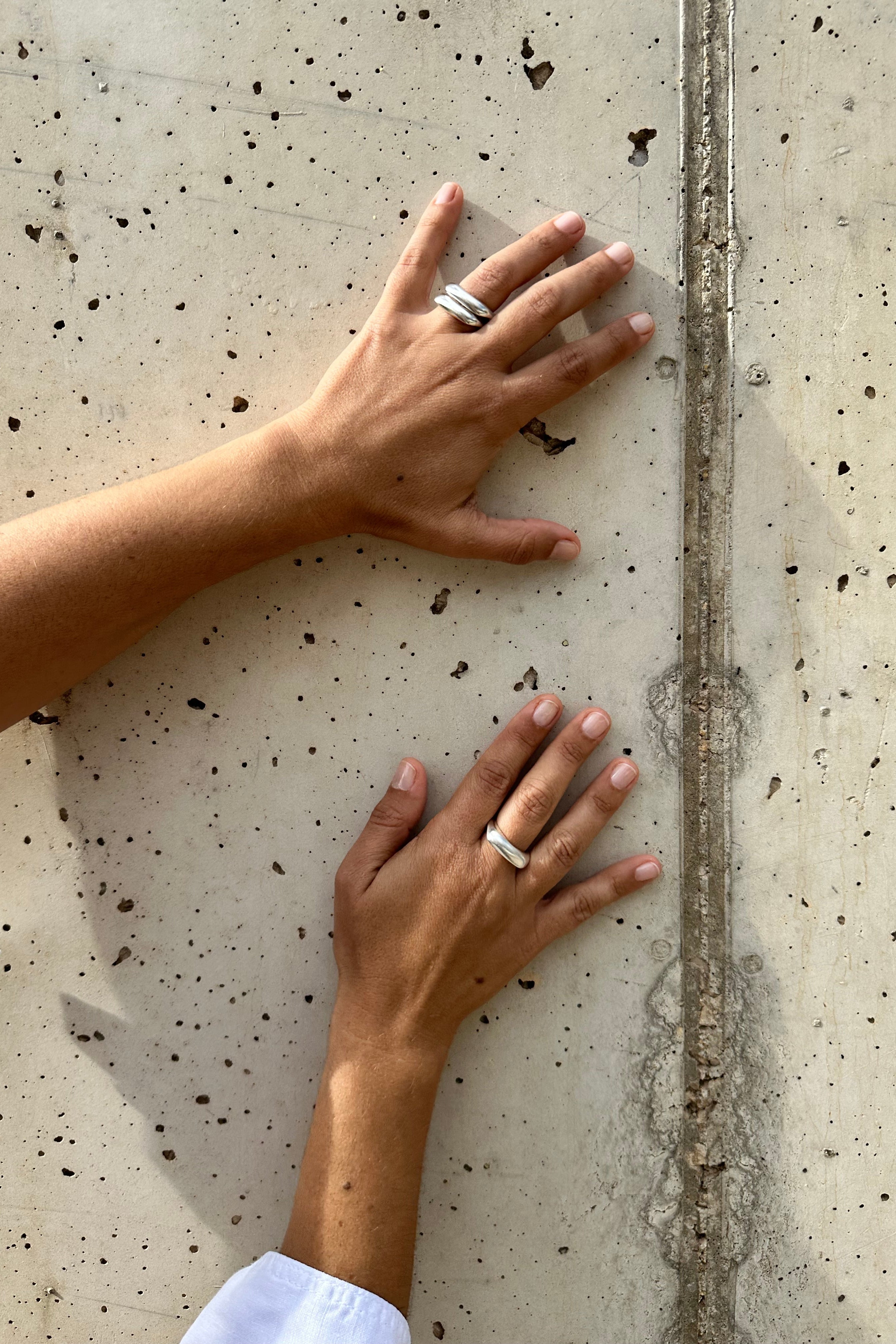 Anel Gestus Curvo Prata