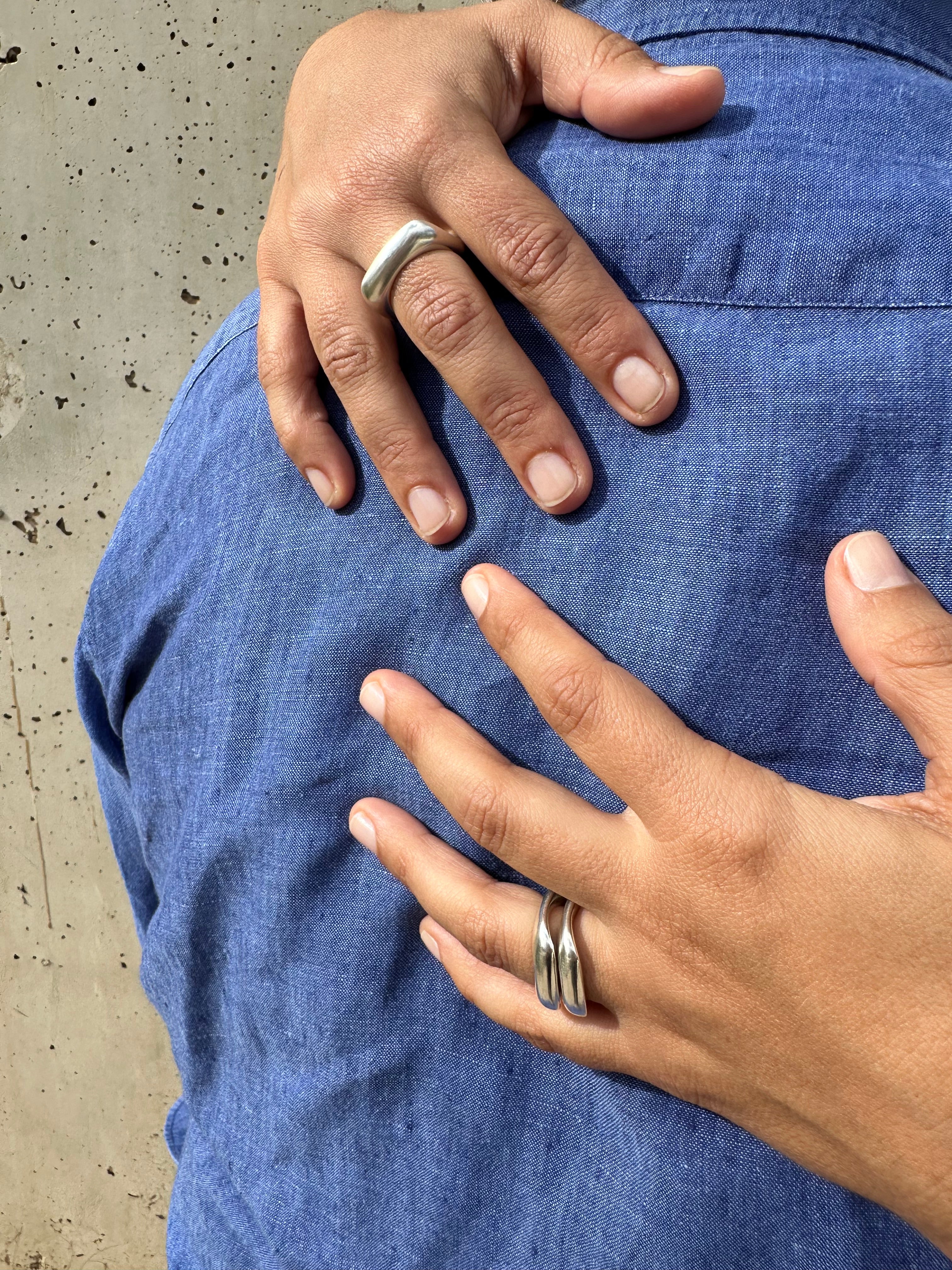 Gestus Curved silver Ring