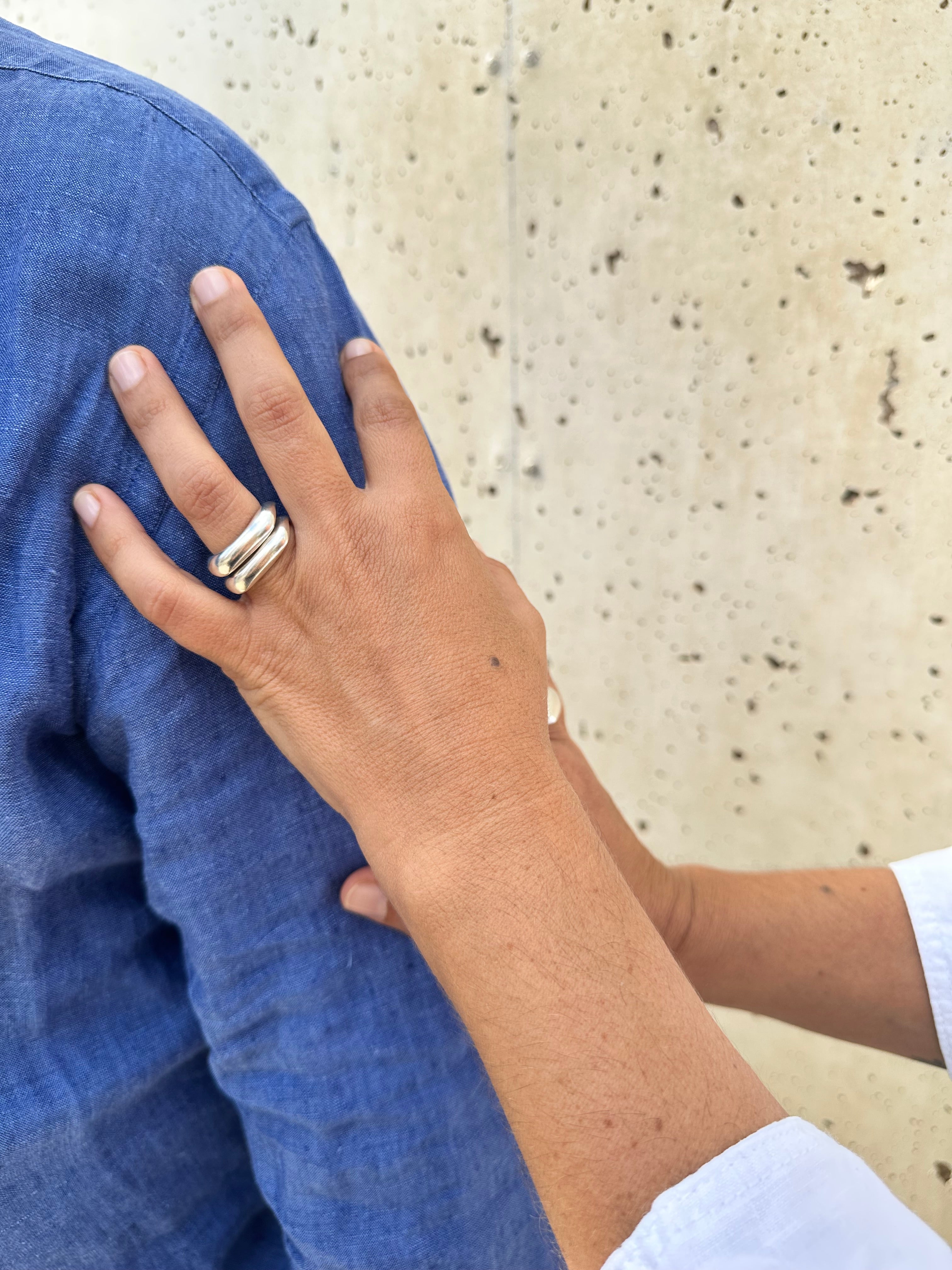 Gestus Curved silver Ring