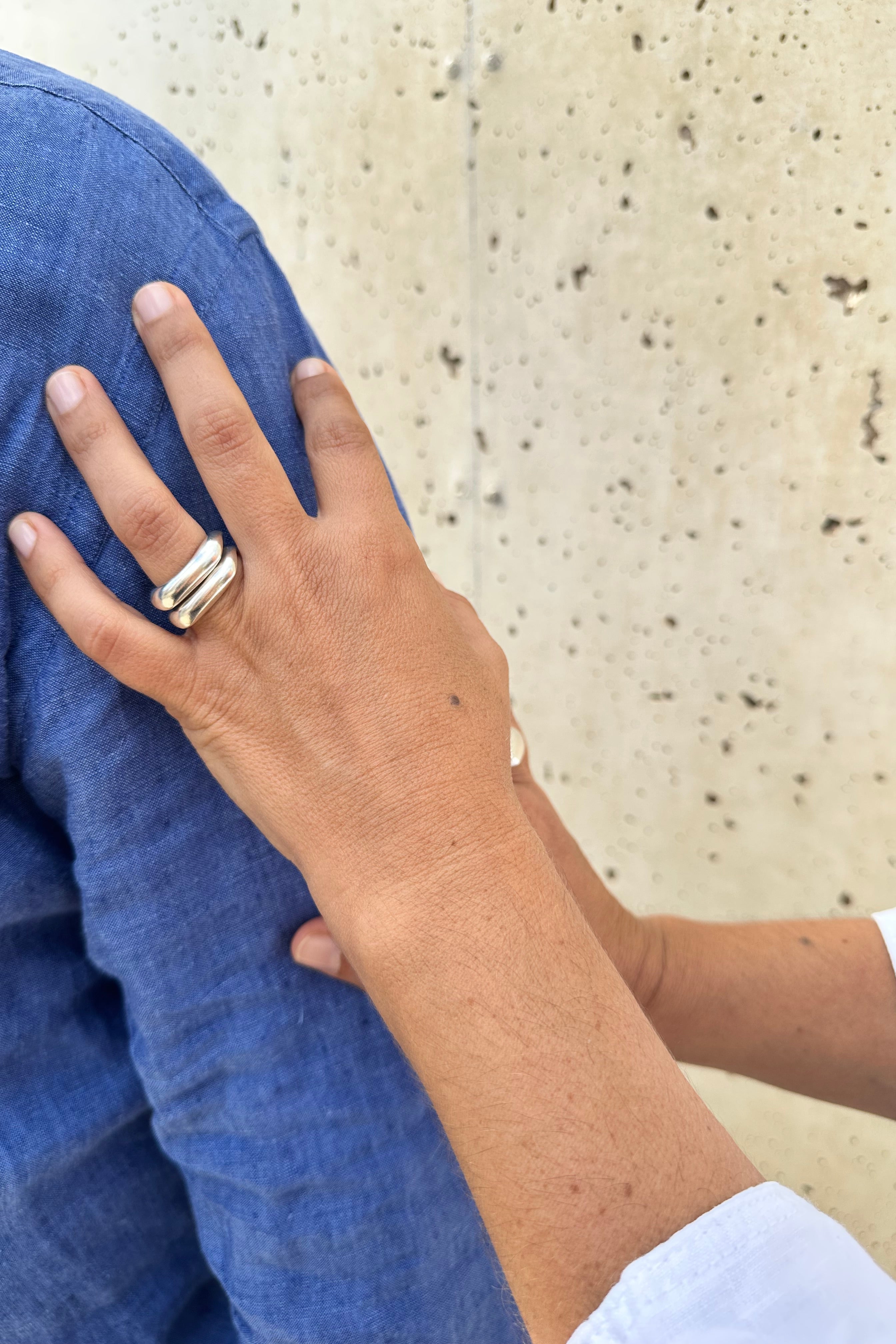 Anel Gestus Curvo Prata