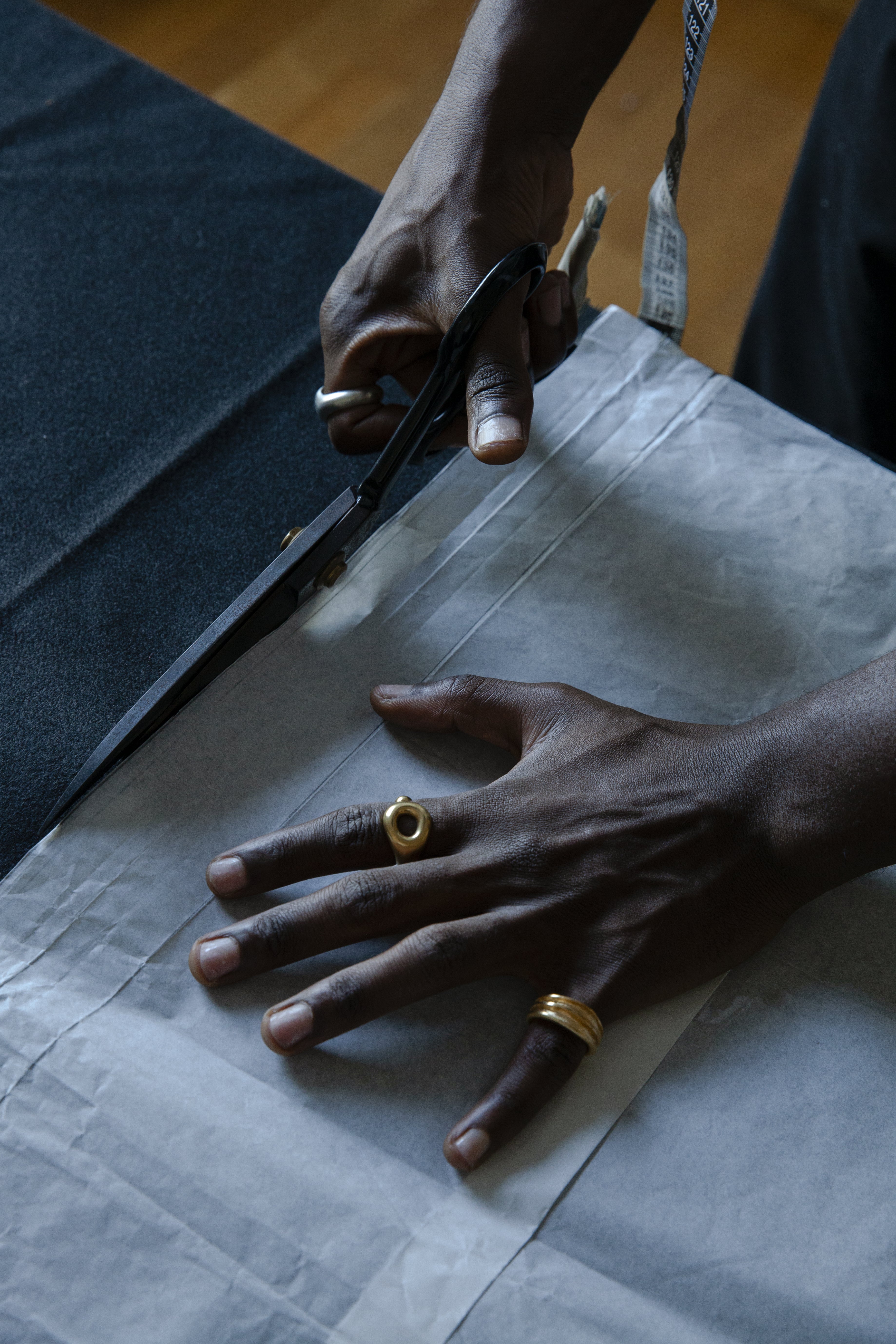 Anel Gestus Côncavo Dourado