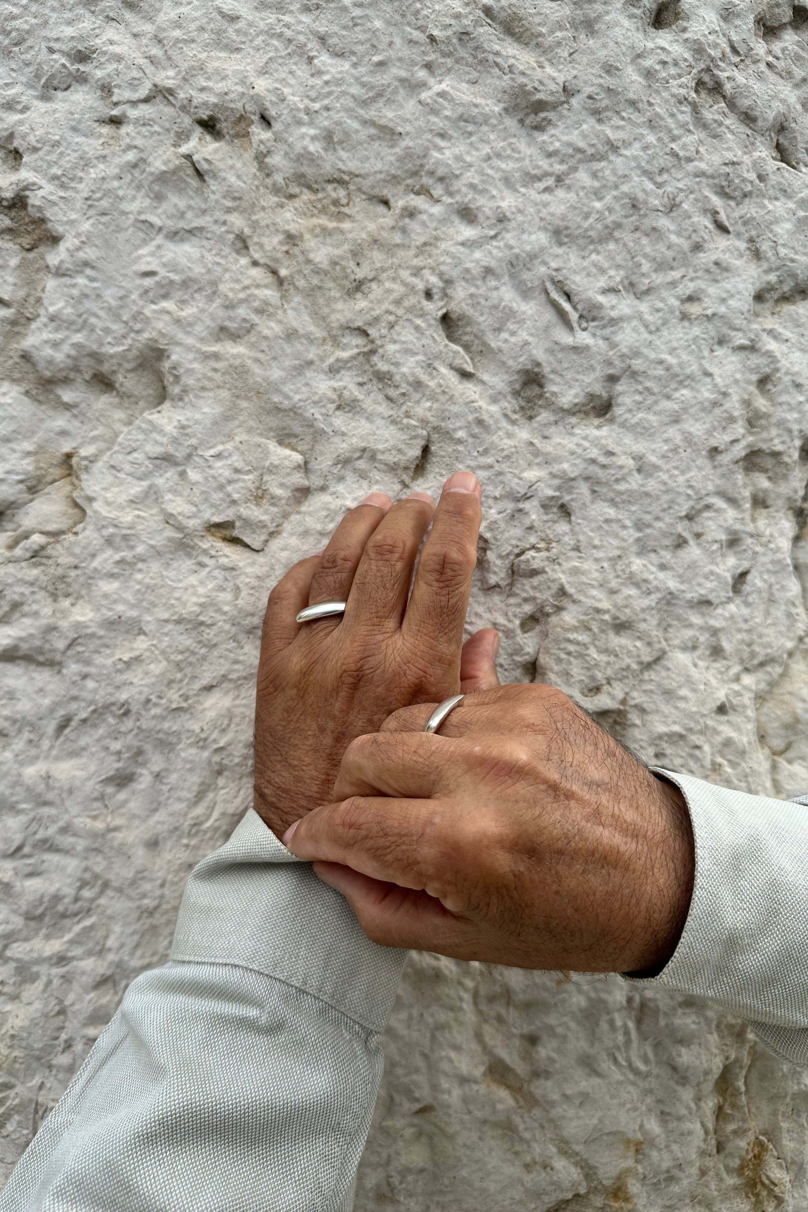 Anel Gestus Curvo Prata