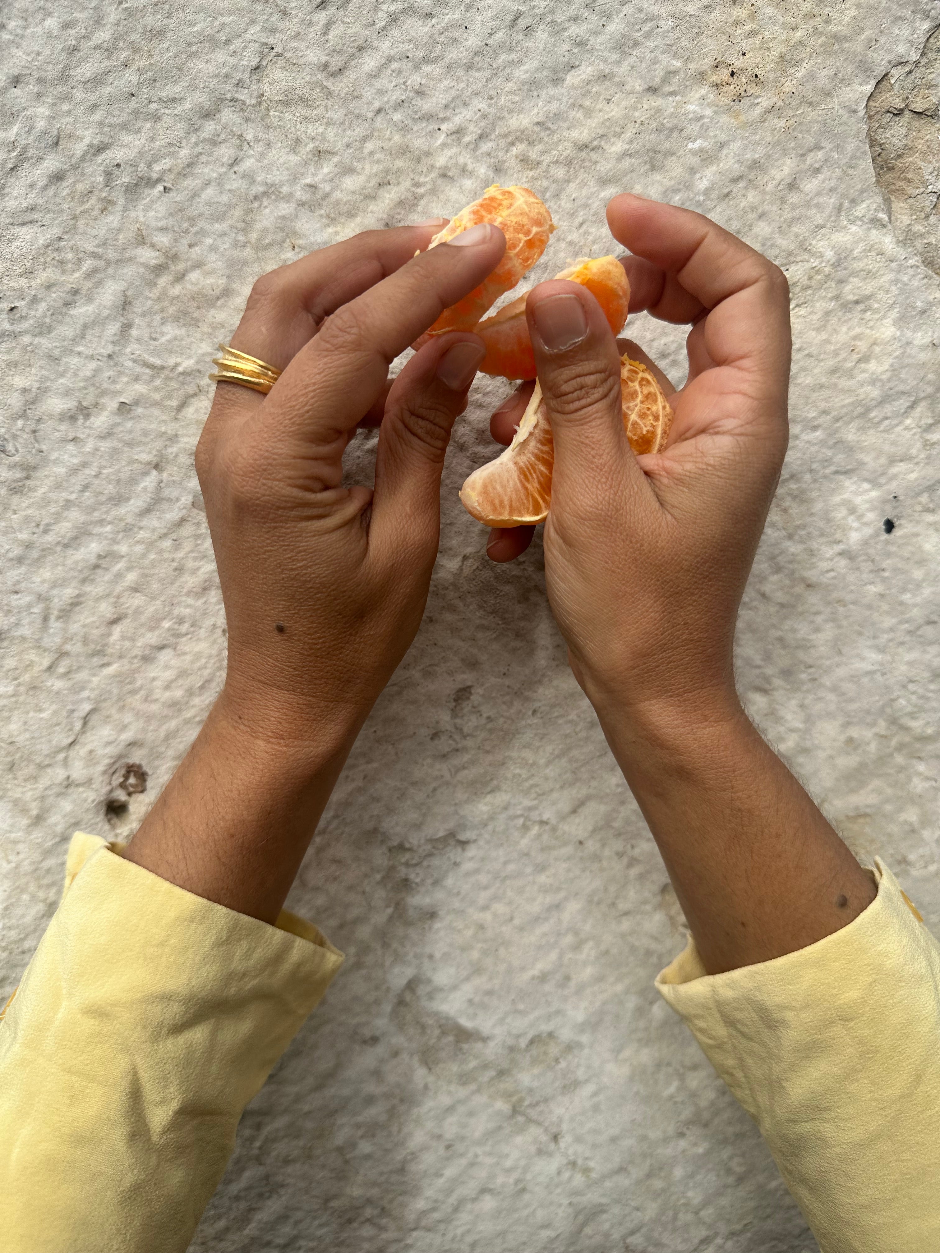 Anel Gestus Côncavo Dourado