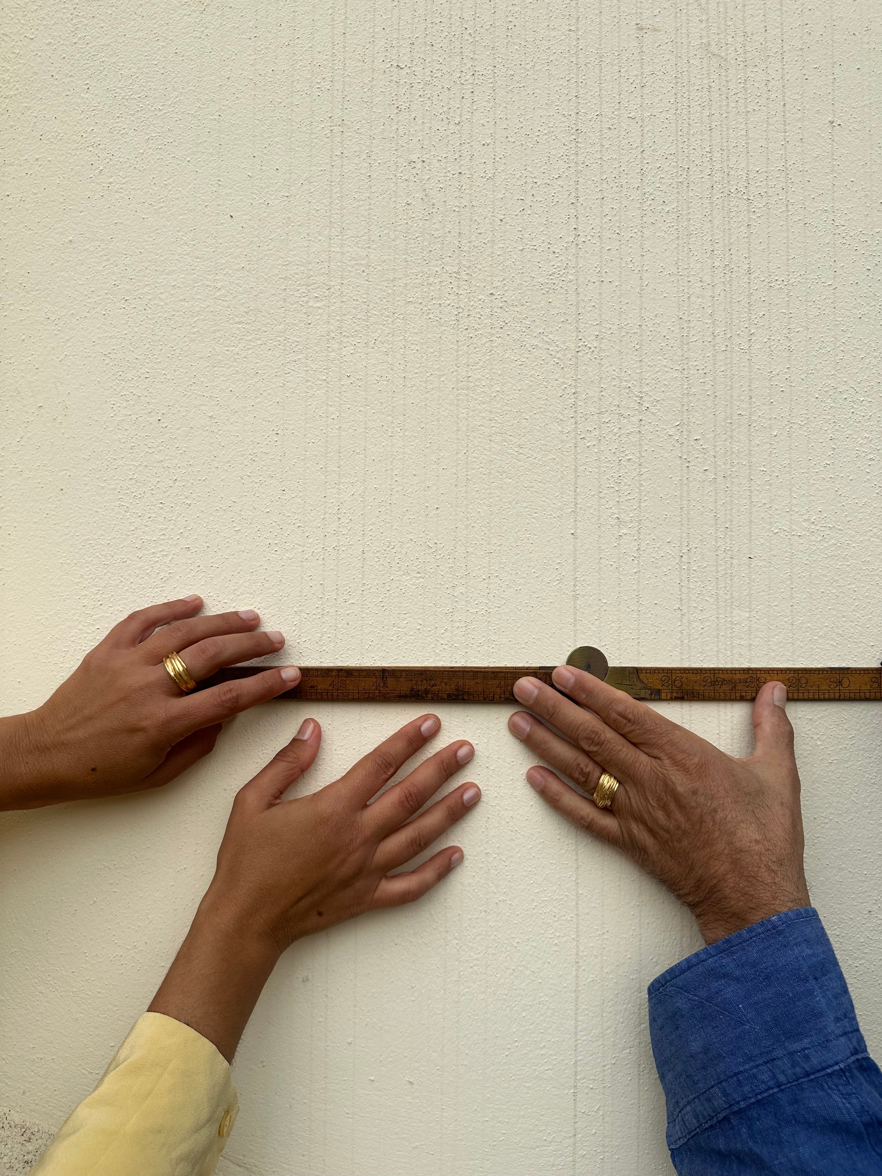 Anel Gestus Côncavo Dourado