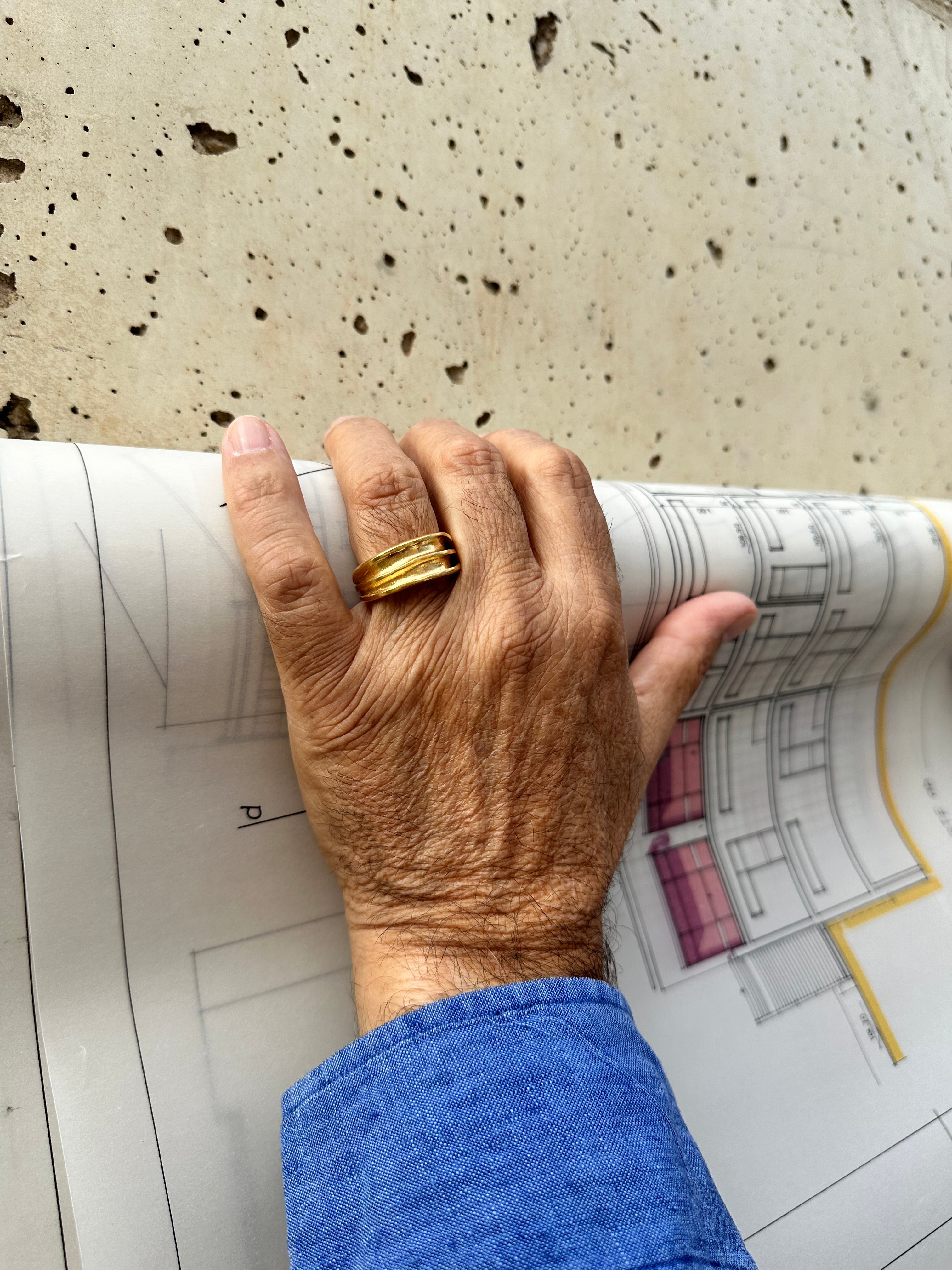 Anel Gestus Côncavo Dourado