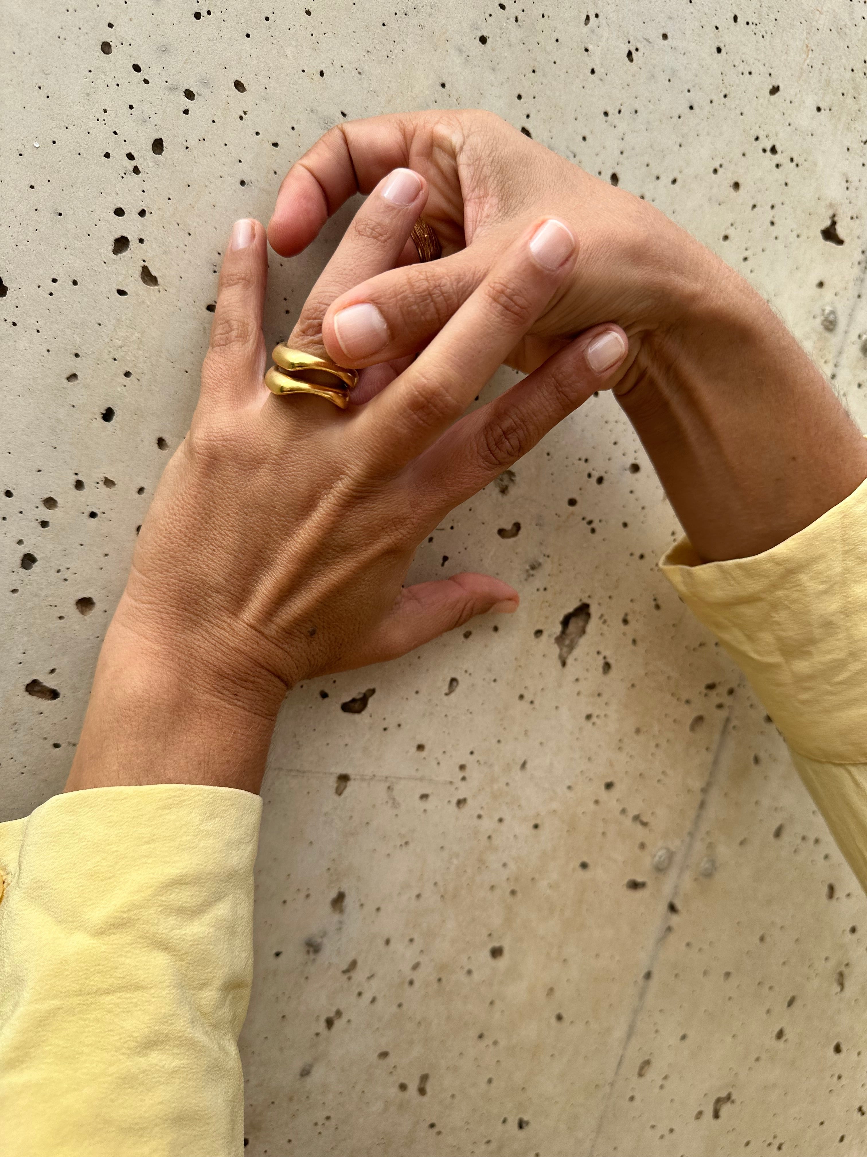 Gestus Curved goldplated Ring