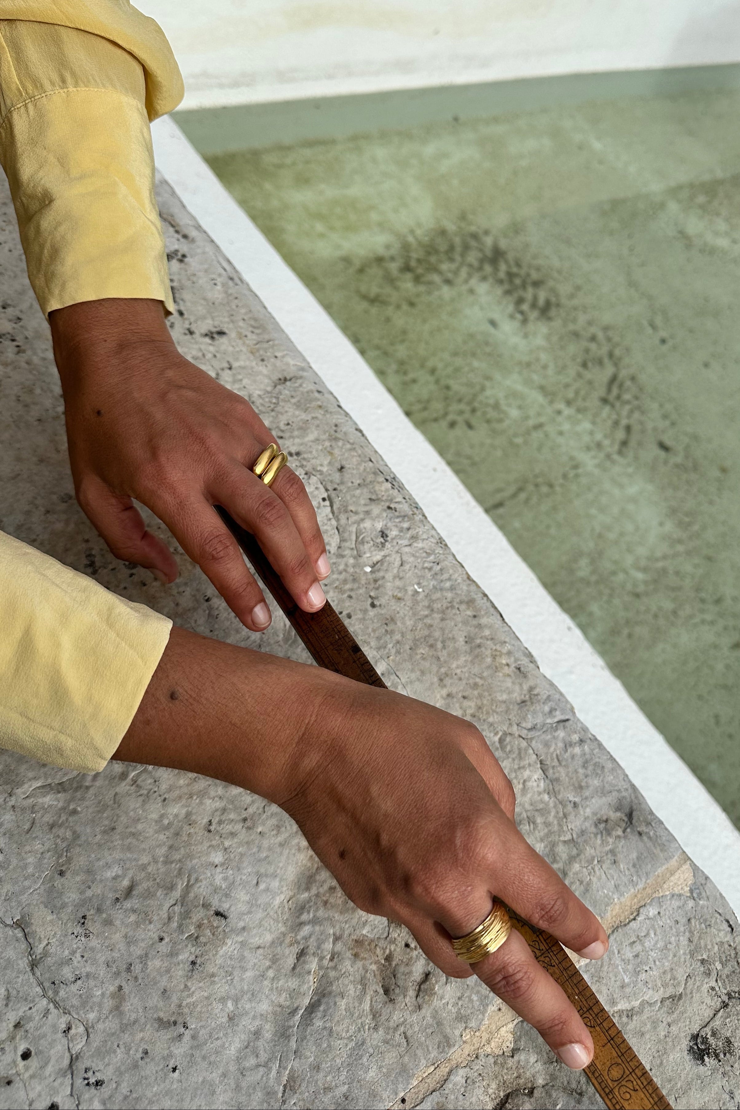 Gestus Curved goldplated Ring